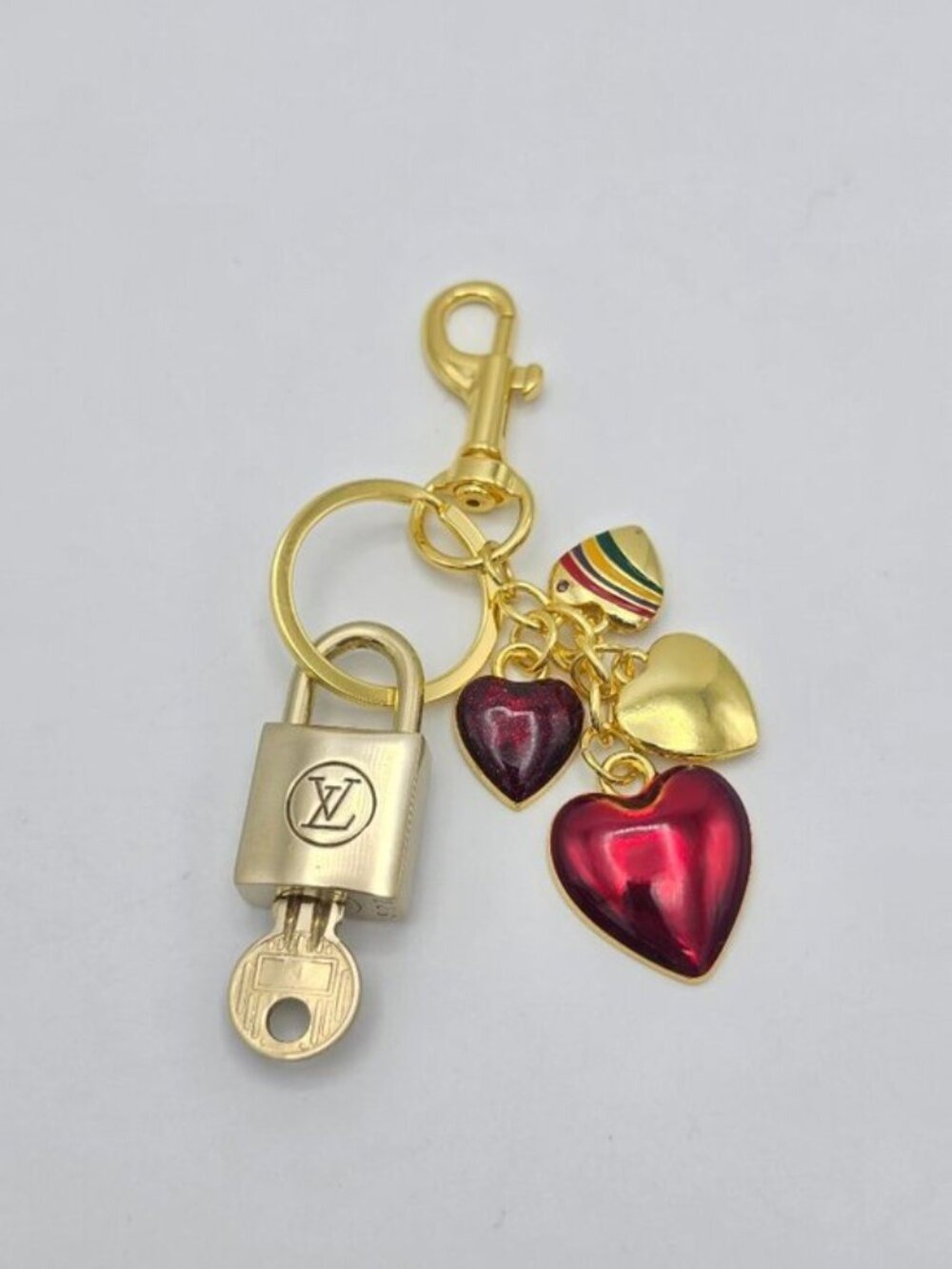 Louis Vuitton Authentic Gold Padlock 🔑 Key + Unbranded Hearts Stylish Bag Charm - Picture 6 of 7